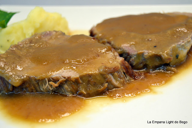 Redondo De Ternera En Salsa Con Parmentier 
