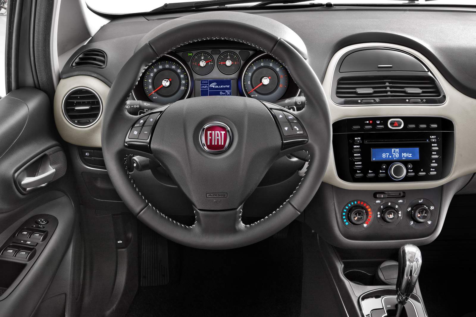 Fiat Punto Dualogic x Novo Fox I-Motion 2015 - interior