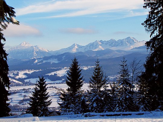 Tatry Wysokie i Tatry Bielskie (z lewej).