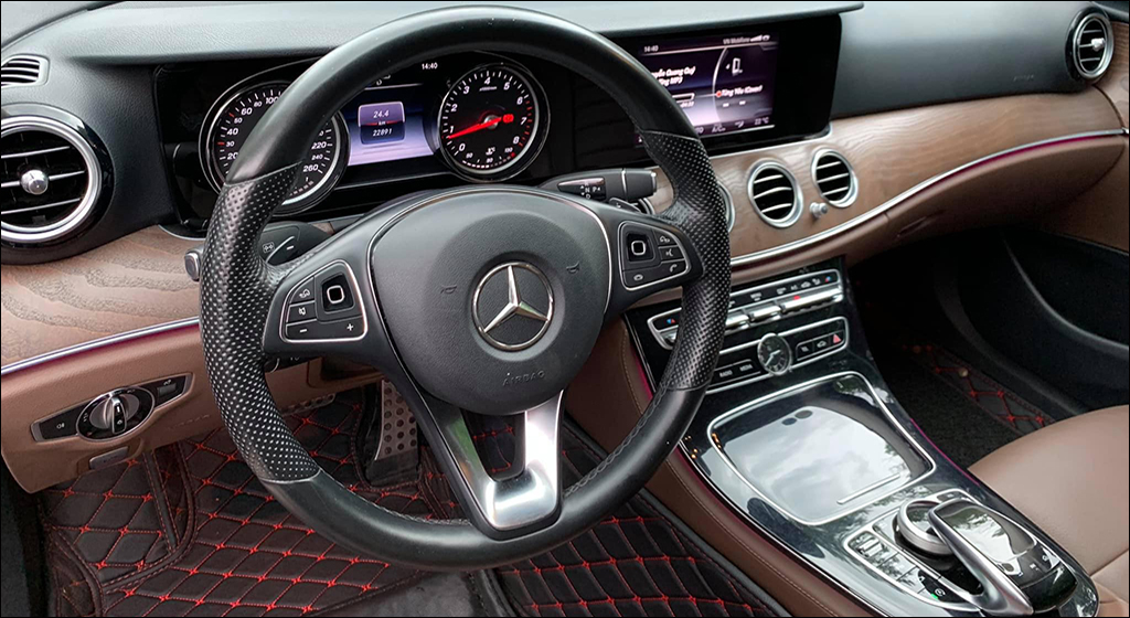 Giá xe Mercedes E200 2017 đã qua sử dụng màu Đen nội thất Nâu