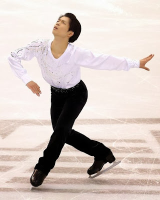 Tatsuki Machida (JPN) udfører sit korte program ved Skate America 2013