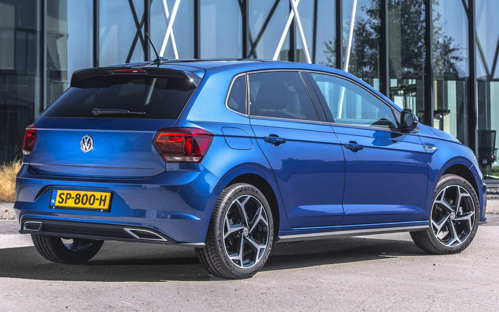 VW Polo com pacote RLine tem oferta ampliada na Europa