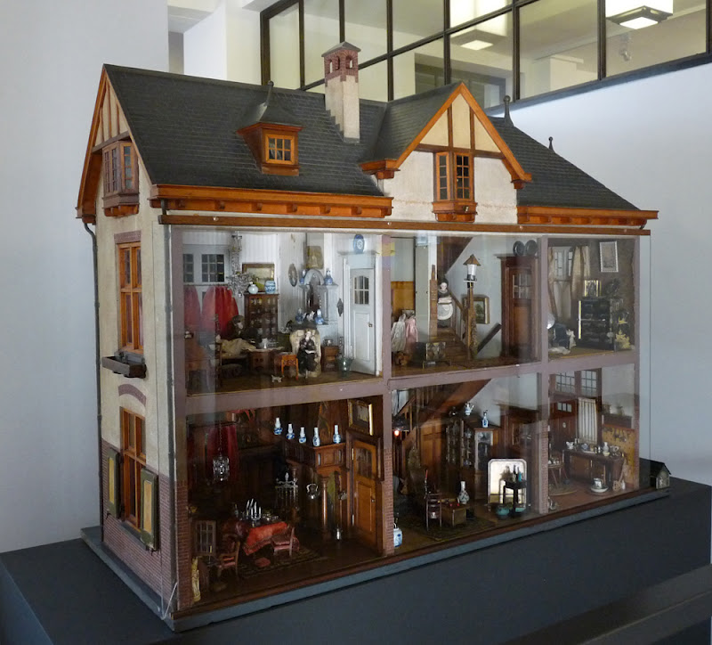 lade definitief Pelgrim All about dollhouses and miniatures: Geschiedenis van de poppenhuizen