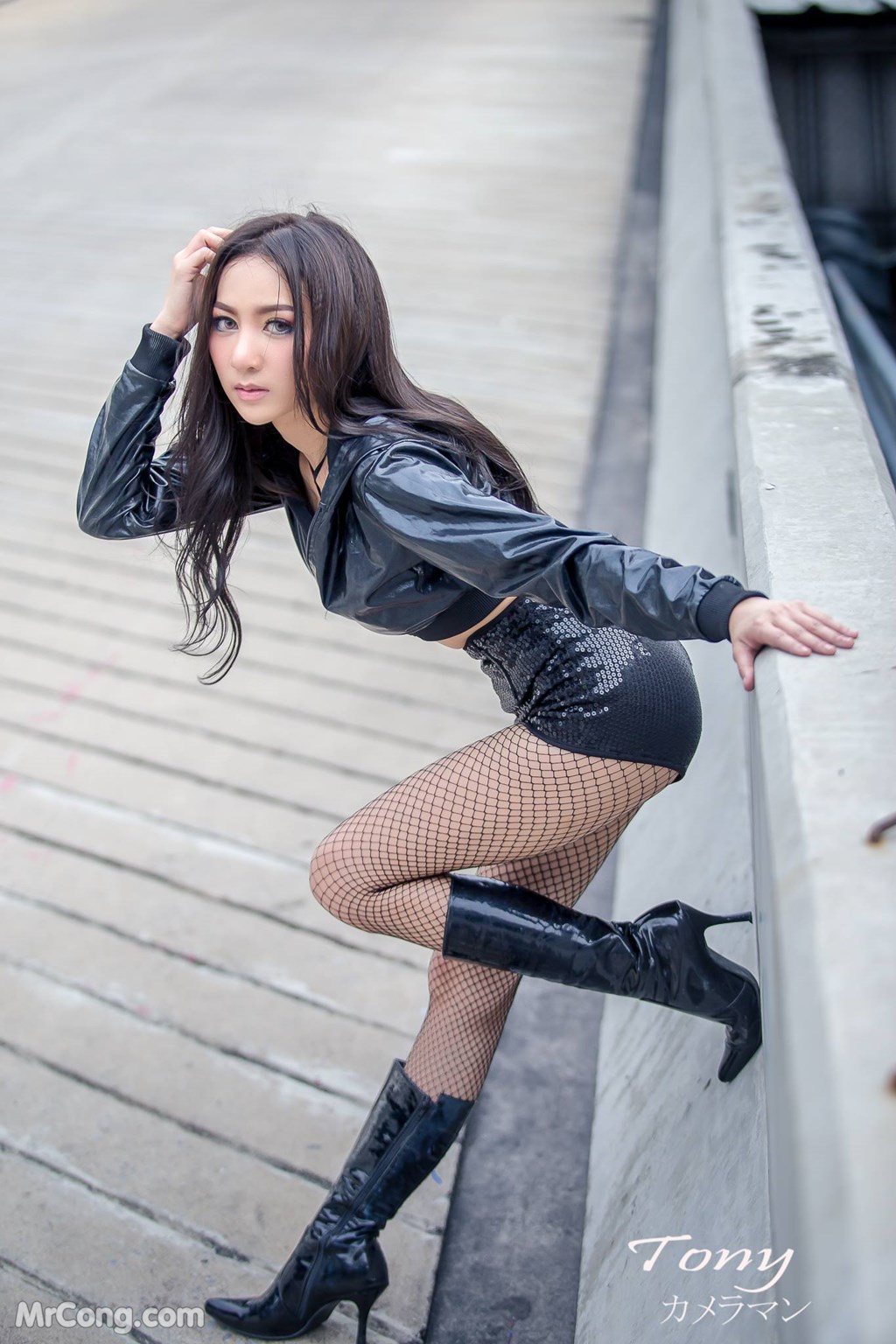 Sexy Kornrachaphat Sugas Jabjai in a bold black outfit (18 photos)