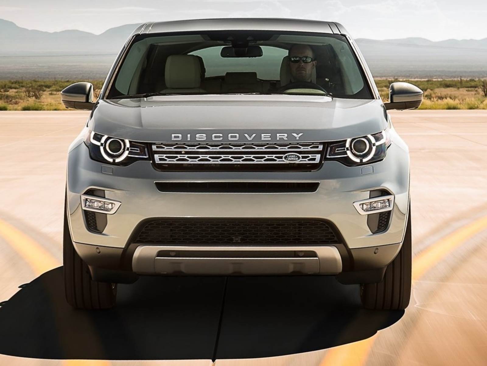 Новый ленд ровер дискавери. Ленд Ровер Дискавери 2015. Лэнд Ровер Дискавери, 2015. Ленд Ровер Дискавери спорт 2015. Land Rover Discovery Sport 2015.