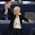 Francia, Marine Le Pen: “No a scuole e cure gratuite per i figli dei clandestini”