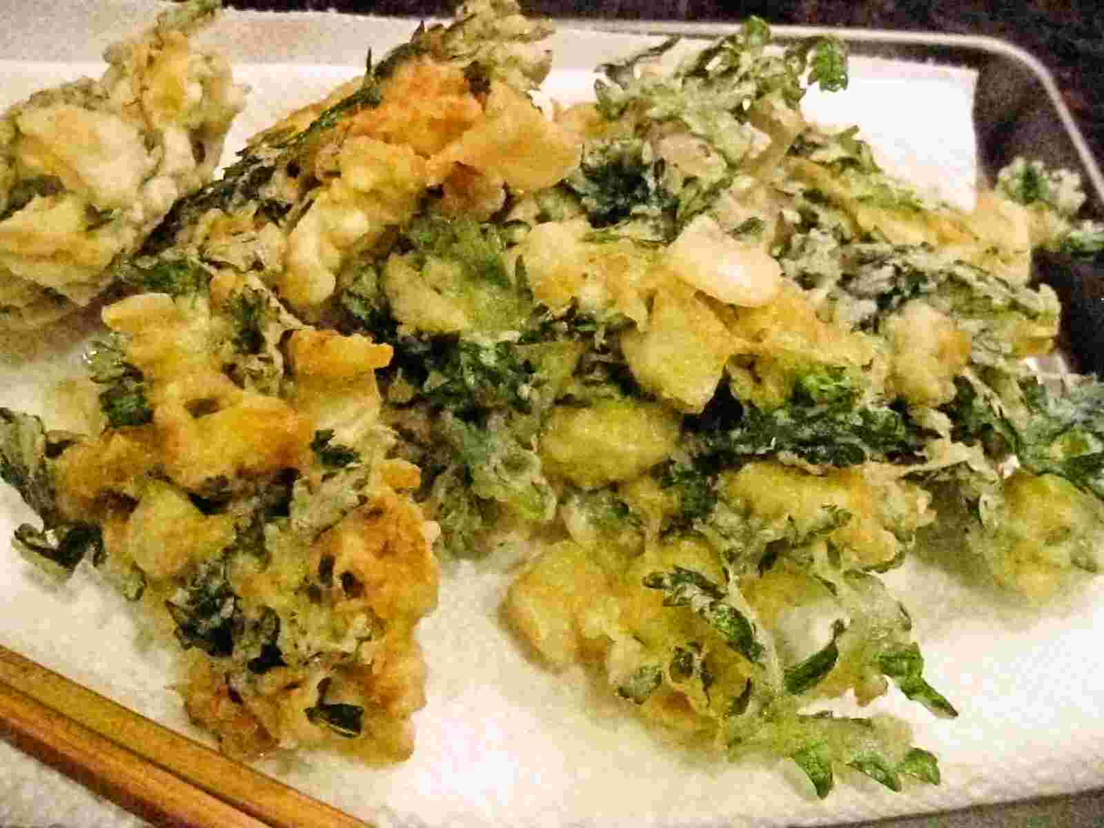 Recipes for Tom Kani, shungiku, yurine no kakiage / mixed tempura with