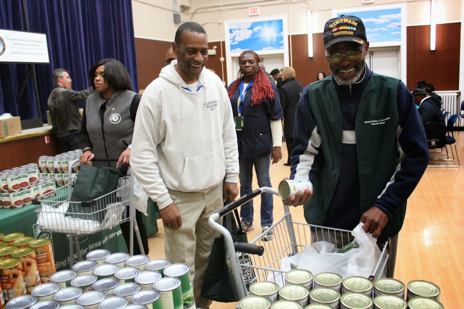 Partners Open Vet's Pantry Greater Chicago Food Depository