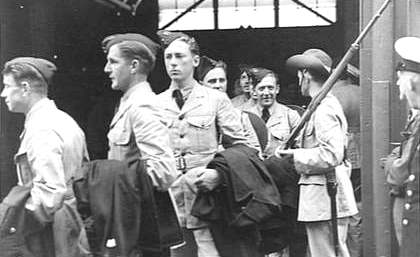 16 October 1940 worldwartwo.filminspector.com RAAF officers