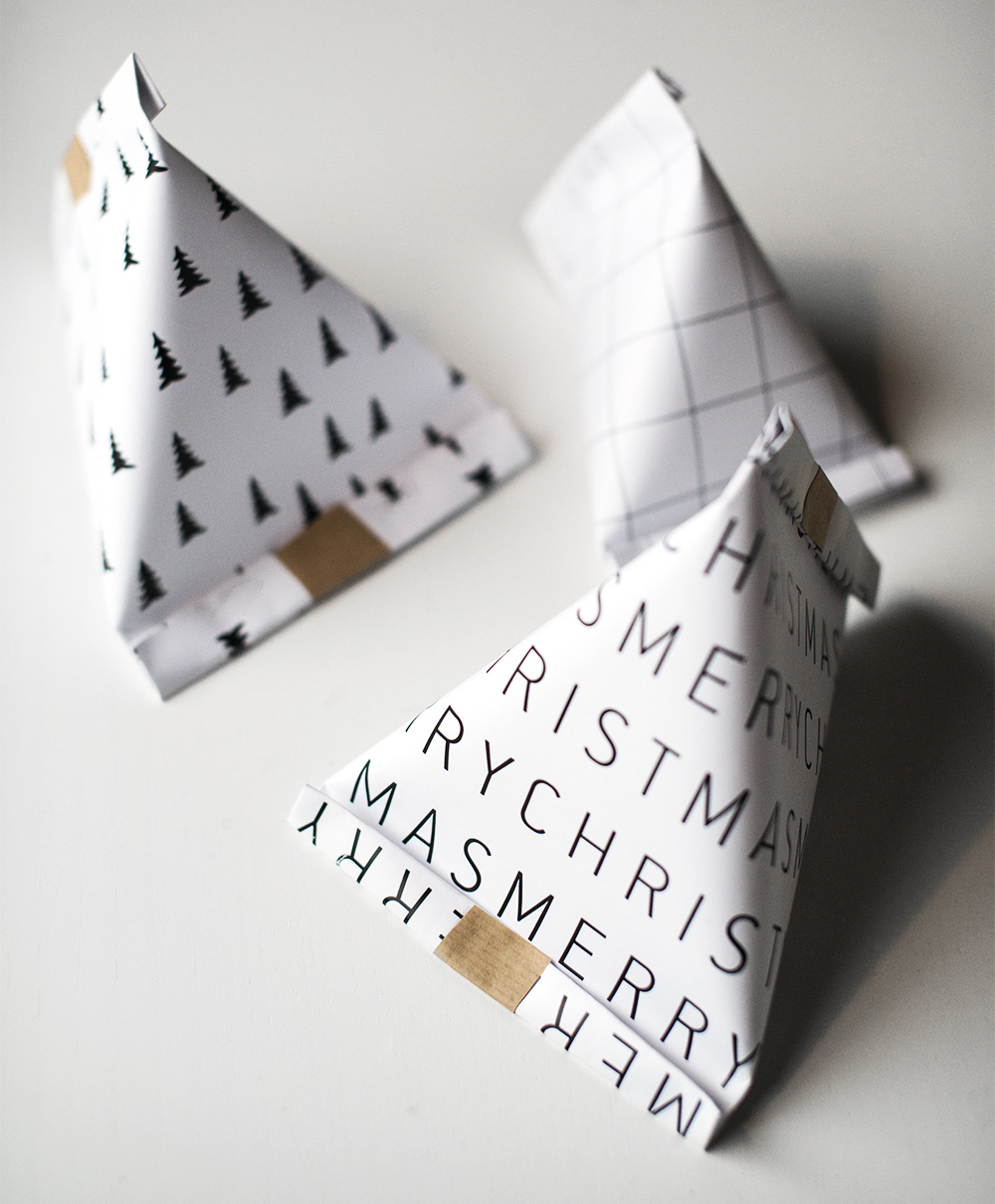 Make cute triangular gift bags DIY Fairytale Christmas