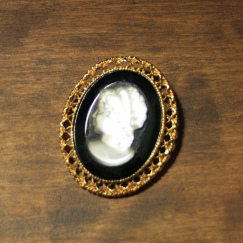 PawPaw's House Cameo Brooch