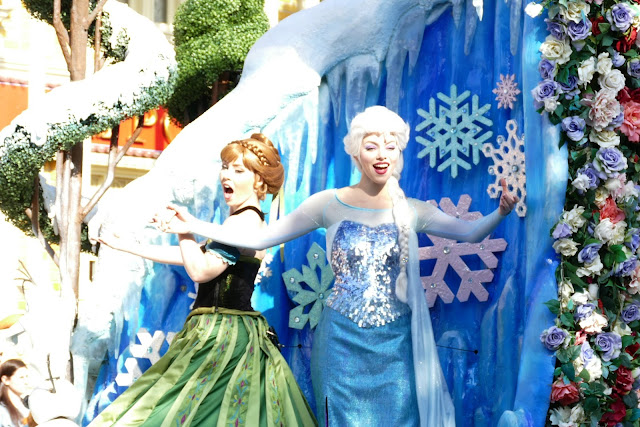 Festival of Fantasy parade Frozen Anna and Elsa