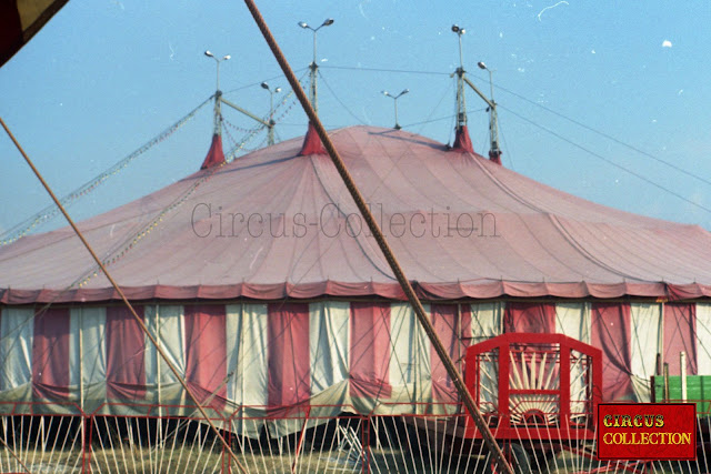 le chapiteau rouge du Circo Nacional de Mexico  1971 famille Togni