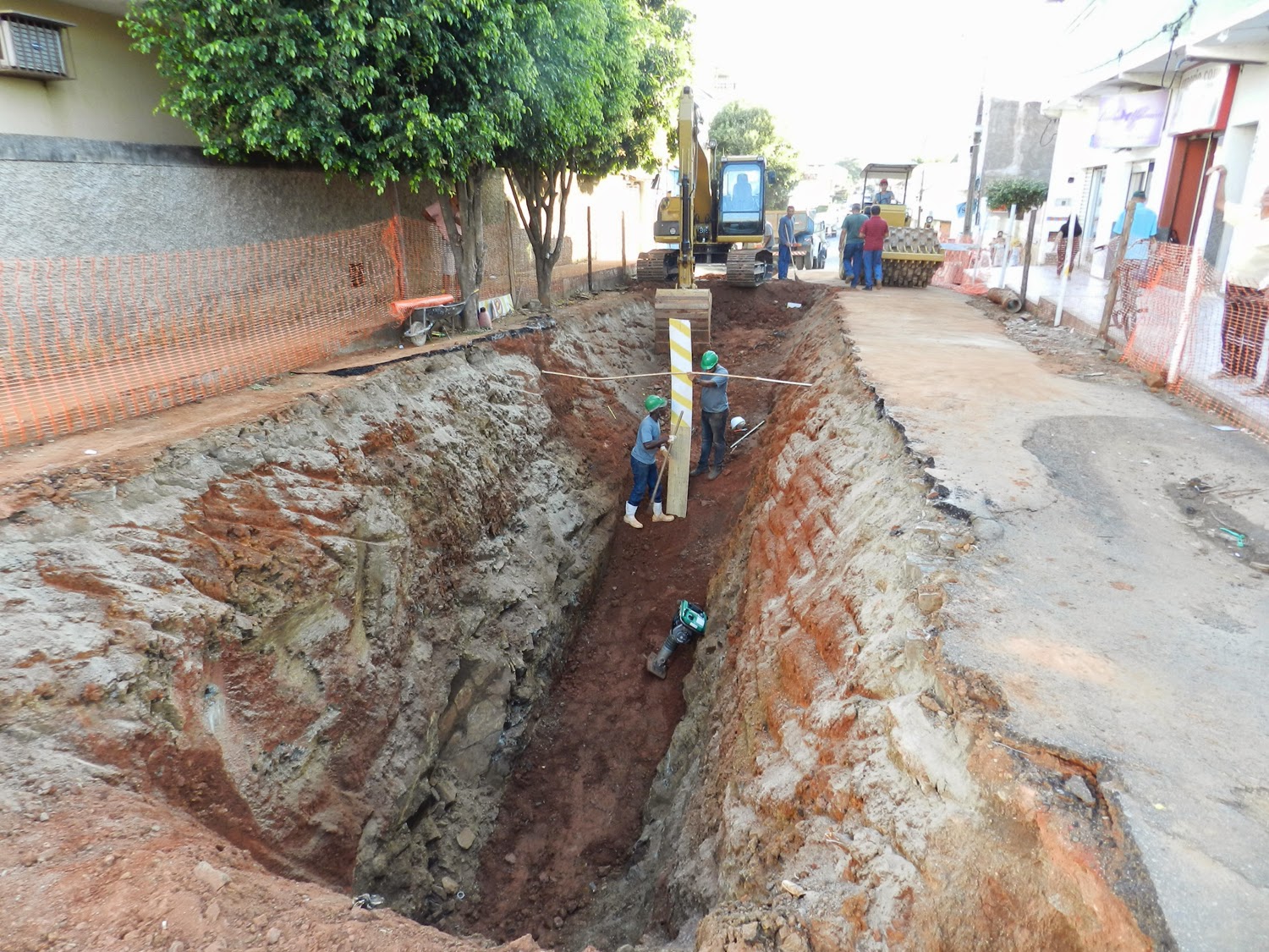 JORNAL COMUNICARE Itaperuna obras na Rua Silva Jardim estão a todo vapor