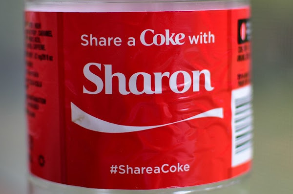 可樂瓶上的"Share a Coke"slogan