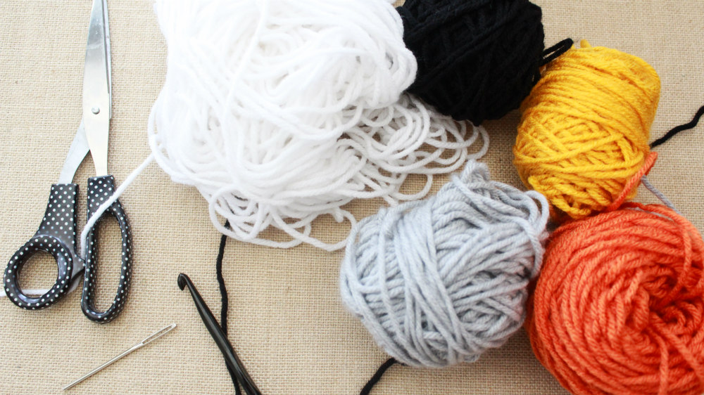 the dream crochet blog. DIY // Pom Pom Drawstring Crochet Bag, Free