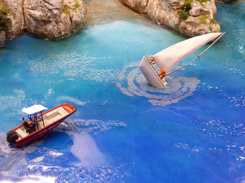 stempellotta: Das Schiff sinkt aber nicht grund- und hilflos oder