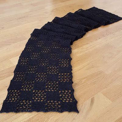 Checkered Lace Scarf - free knitting pattern by Knitting and so on