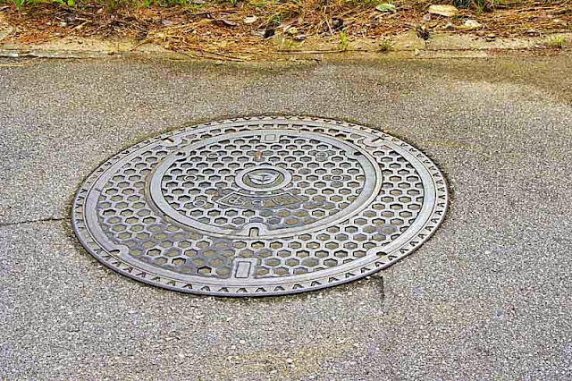 manhole cover, roadside