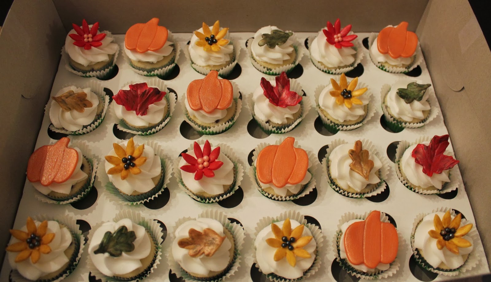 Creative Cakes by Lynn: Fall Cupcakes