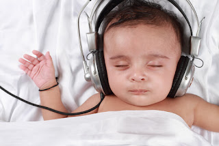 mainkan white noise, rujuk pediatrik anda, tanya doktor jika anak anda colic, apa itu baby colic, tips merawat anak colic, tips merawat anak meragam, sawan tangis, tips anak meragam, anak meragam, anak kuat menangis, anak kembung perut, baby kembung perut, baby sakit perut