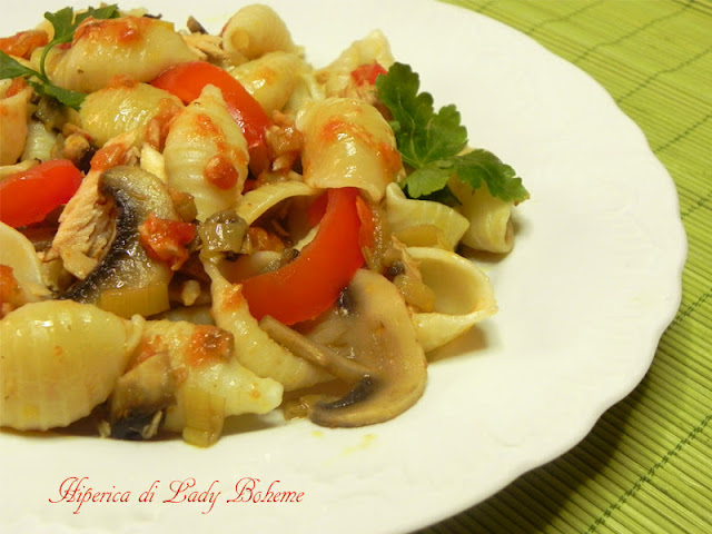 hiperica_lady_boheme_blog_di_cucina_ricette_gustose_facili_veloci_pasta_con_tonno_e_pomodorini