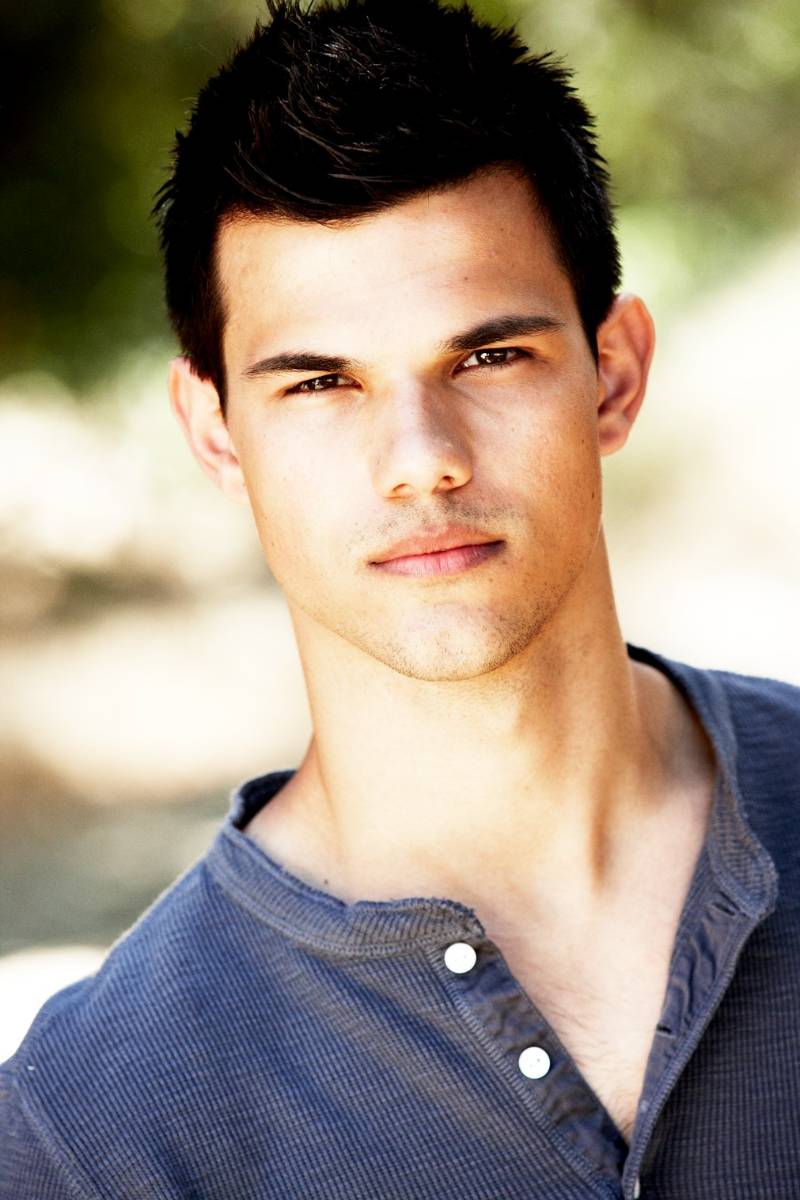 OFFICIAL TAYLOR LAUTNER FAN PAGE: More Photos of Taylor 