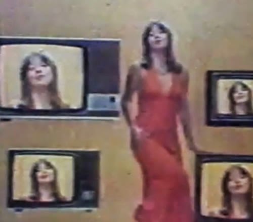Propaganda da TV a Cores Telefunken com a atriz Alcione Mazzeo veiculada em 1976, com o início da TV a cores no Brasil.