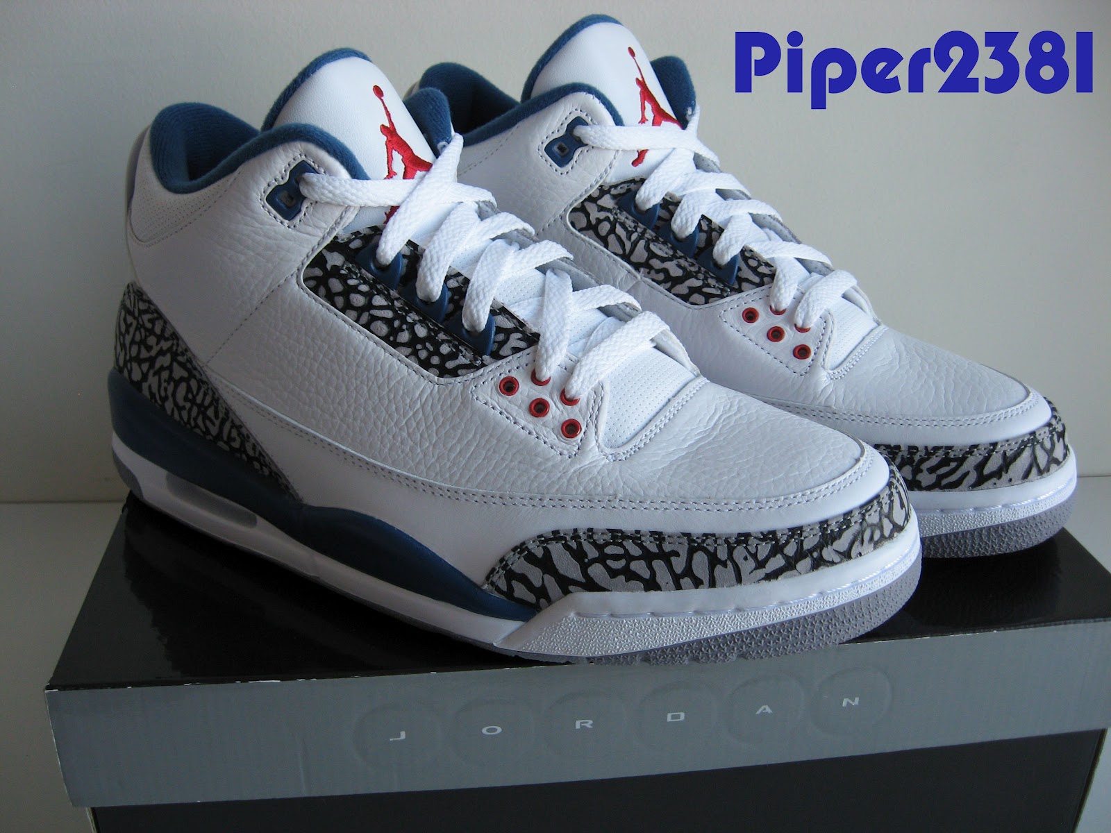 royal blue air jordan 3