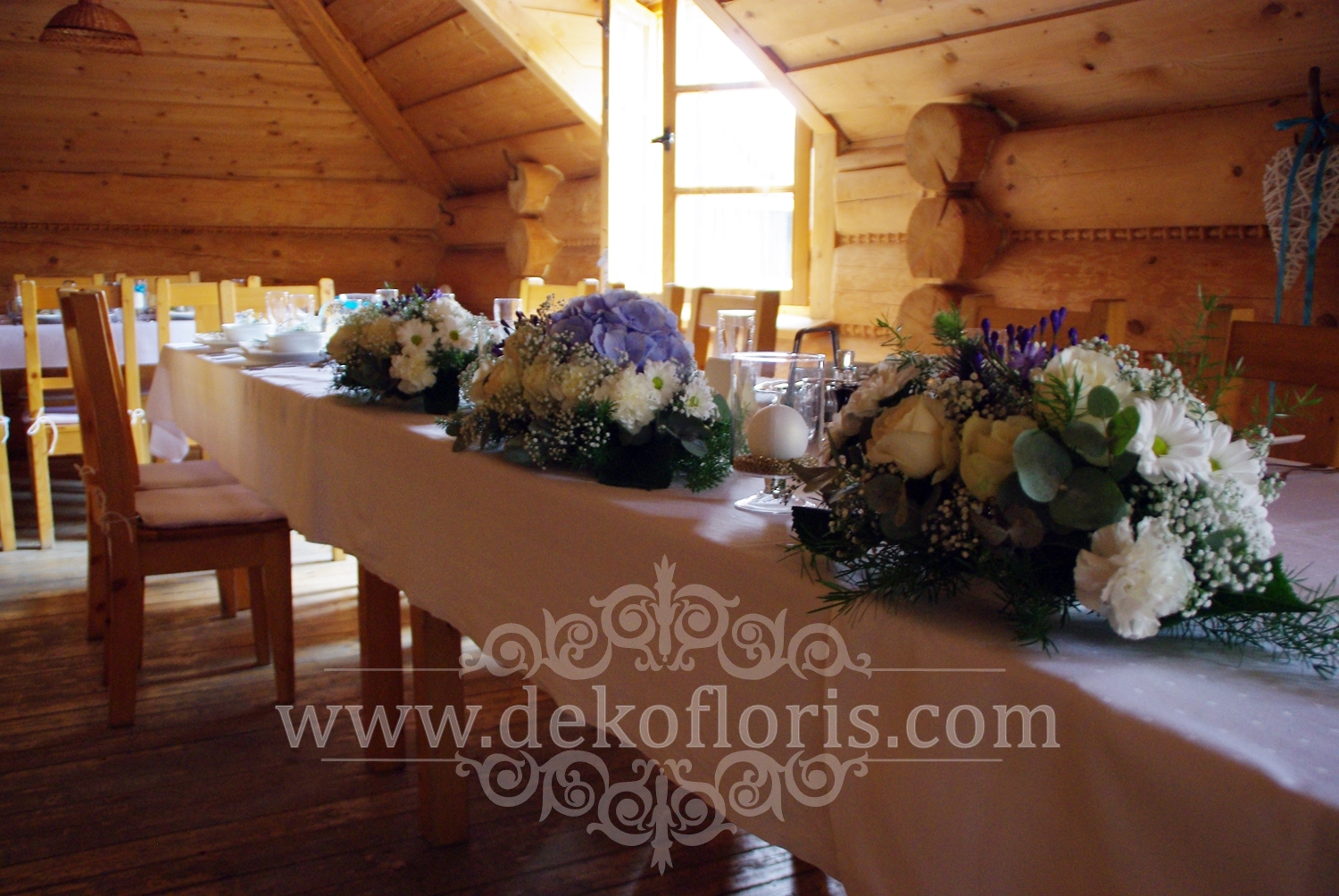 Niebieska dekoracja kwiatowa wesela opolskie