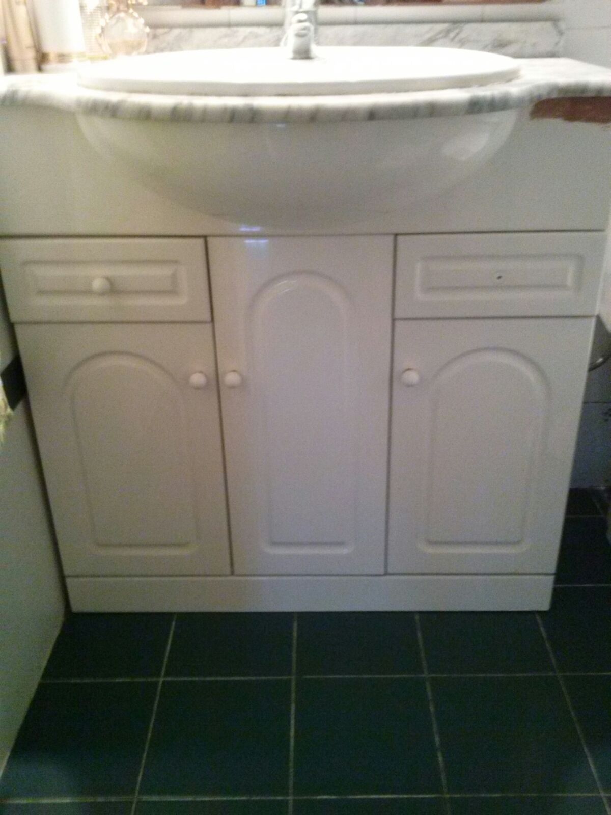 DIY. Hazlo tu mismo.: Como cambiar el aspecto de un mueble de baño.