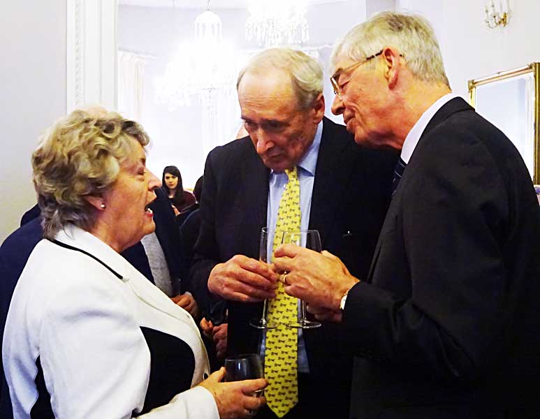 photopol CHANGING OF THE GUARD