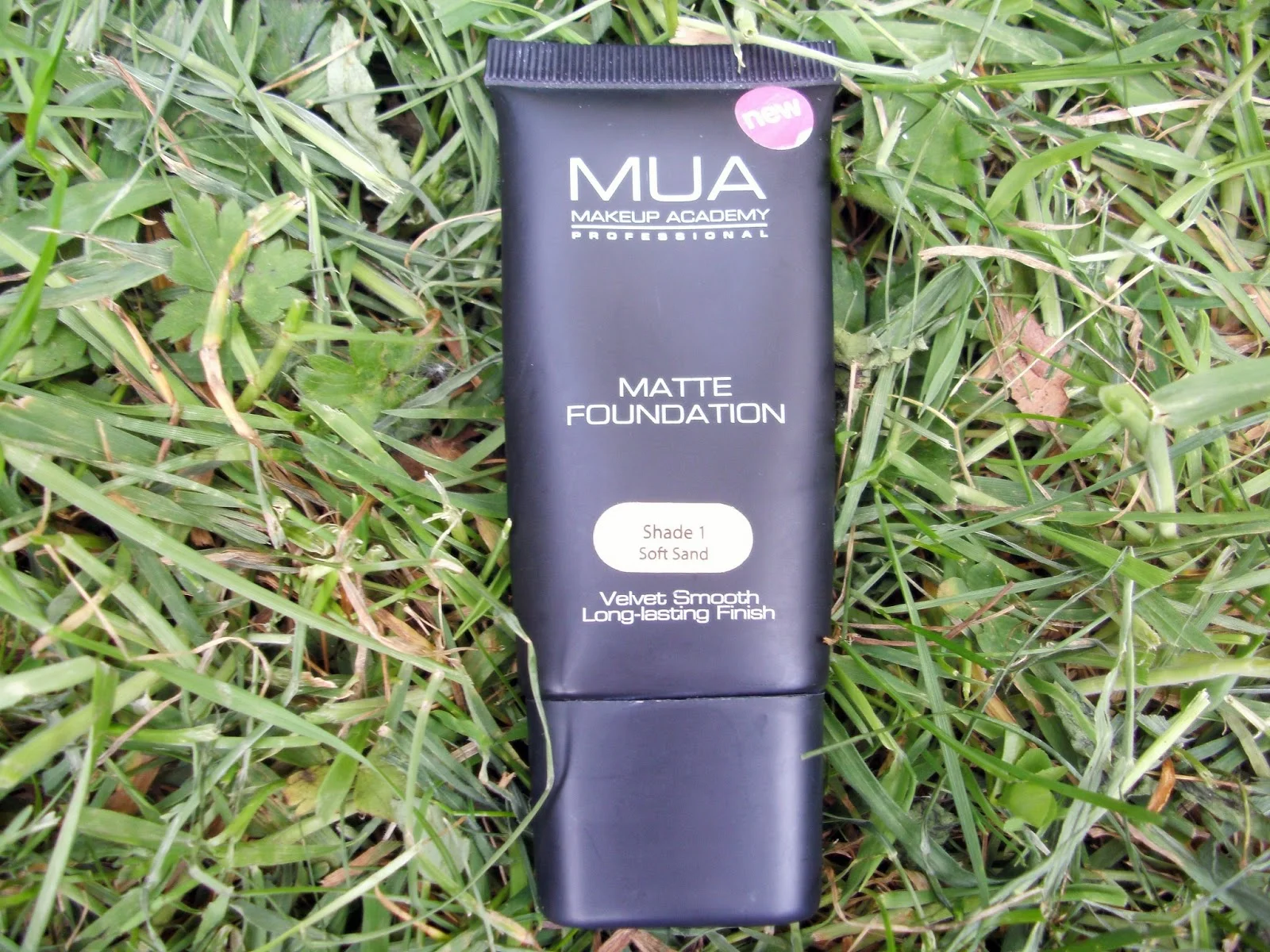 MUA foundation application technique for long-lasting natural glow