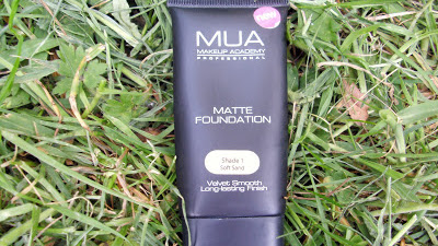 Cara Membuat Foundation MUA yang Tahan Lama dan Cerah Natural