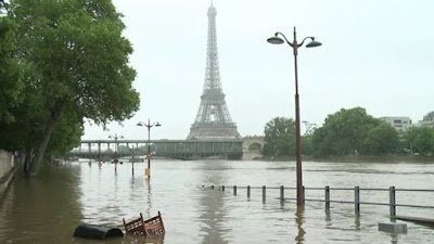 River Seine starts dropping in Paris River Seine starts dropping in Paris