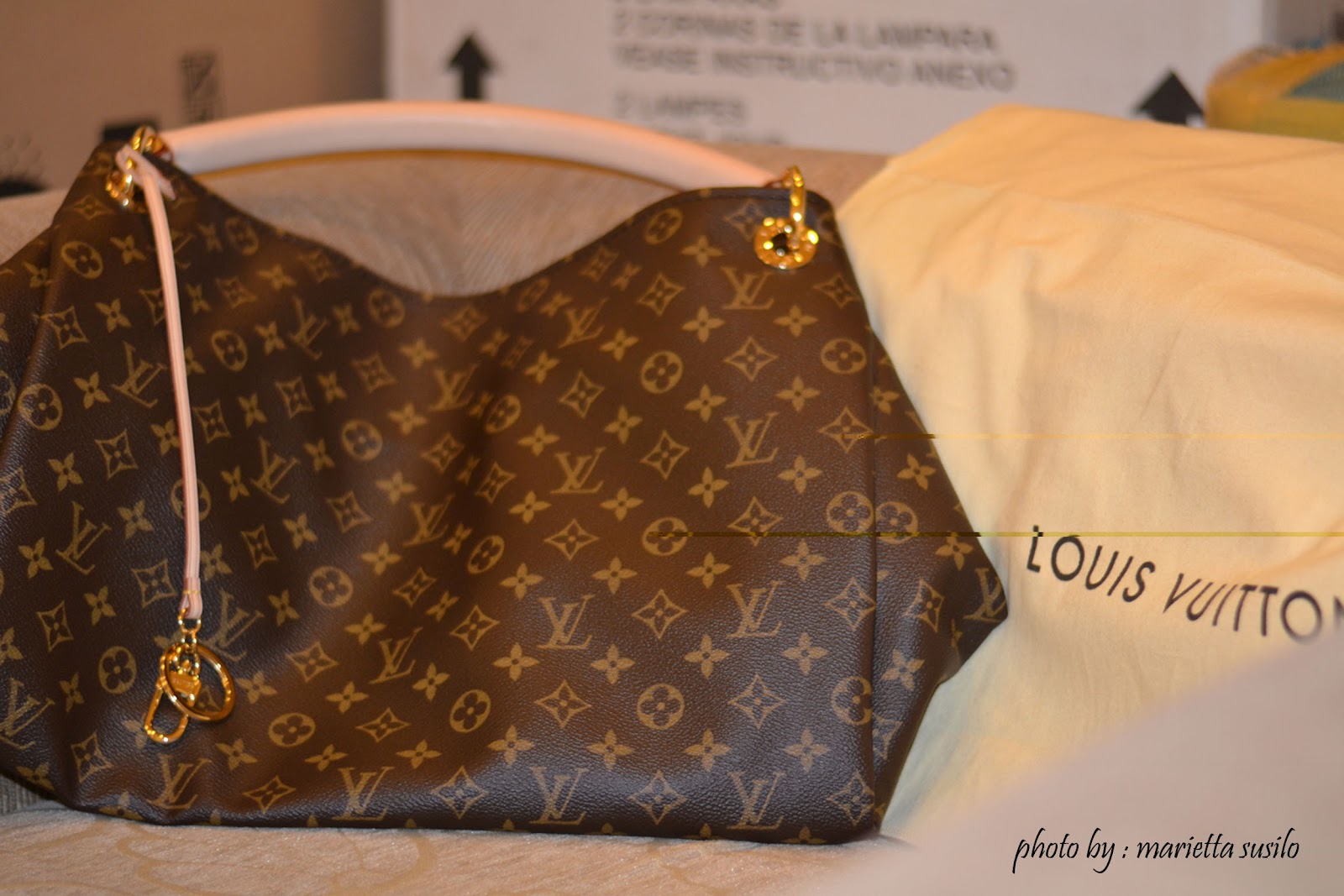 Jual Beli Tas Branded Original: Louis Vuitton Artsy MM