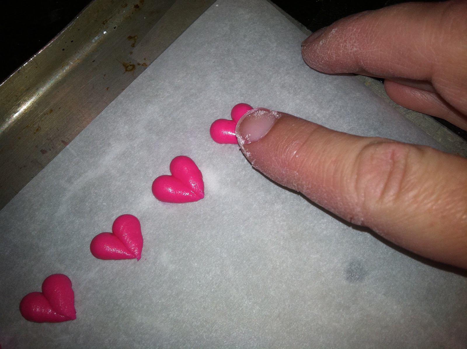 The Iced Queen: Piping Hearts with Tip #8