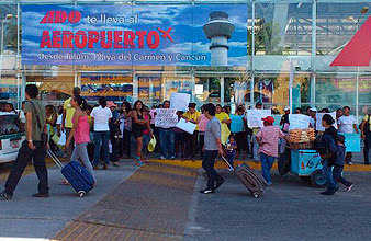 Perredistas se manifiestan y piden que caciques cancunenses dejen la dirigencia del PRD