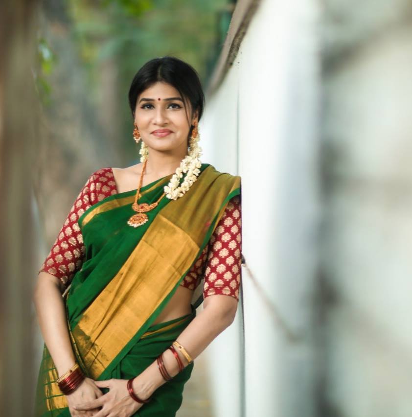 Anjena Kirti in saree photos