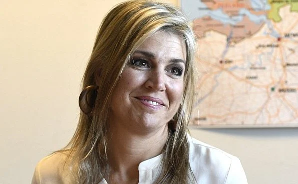 Dutch Queen Maxima visited the Taal aan Zee Foundation. refugees, asylum seekers and foreign women Queen Maxima wore Printed trousers skirts