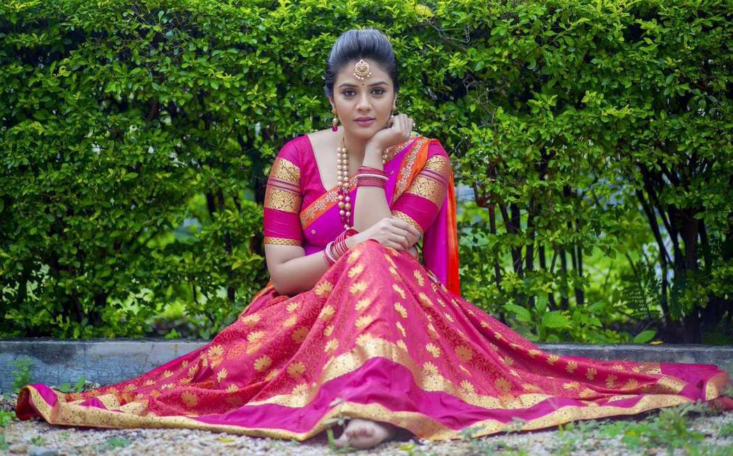 Anchor Srimukhi Sexy Photo Shoot Stills In Pink Half Saree