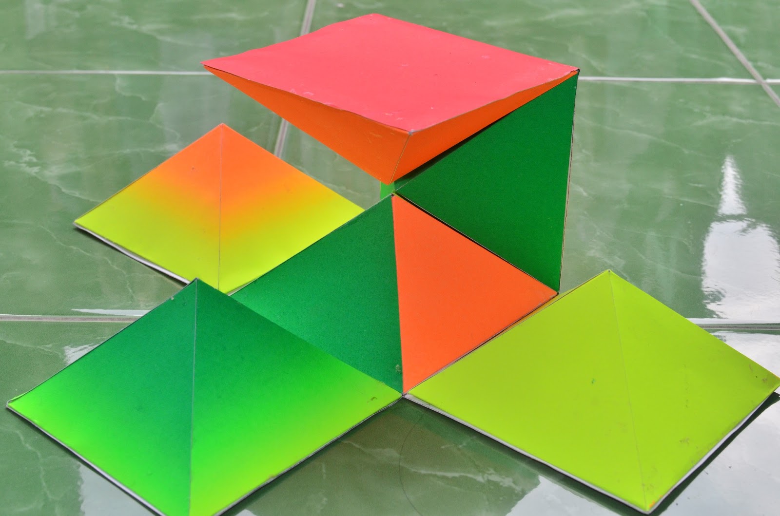 6 Limas Persegi di dalam 1 Kubus? - Tamtam house