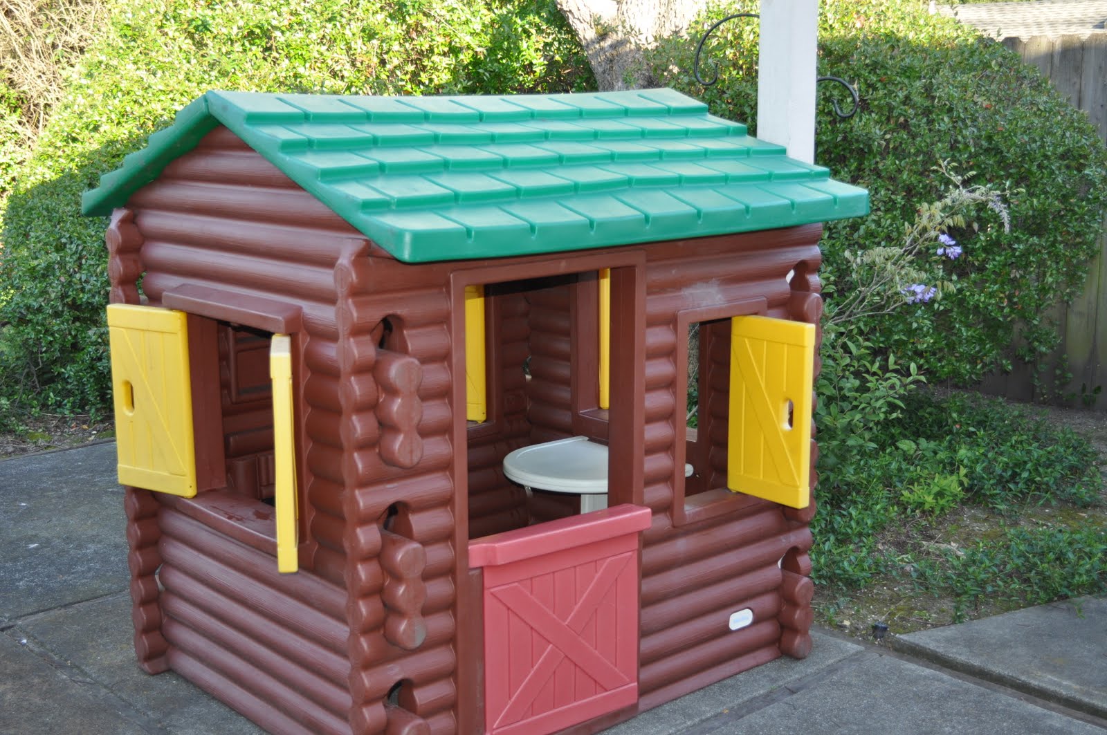 Conde Family Lincoln Log Playhouse