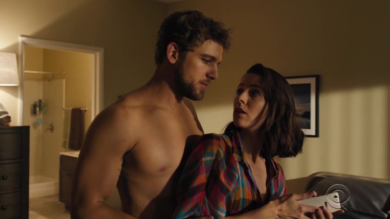 Max Thieriot shirtless in SEAL Team 2-02 "Never Say Die" 