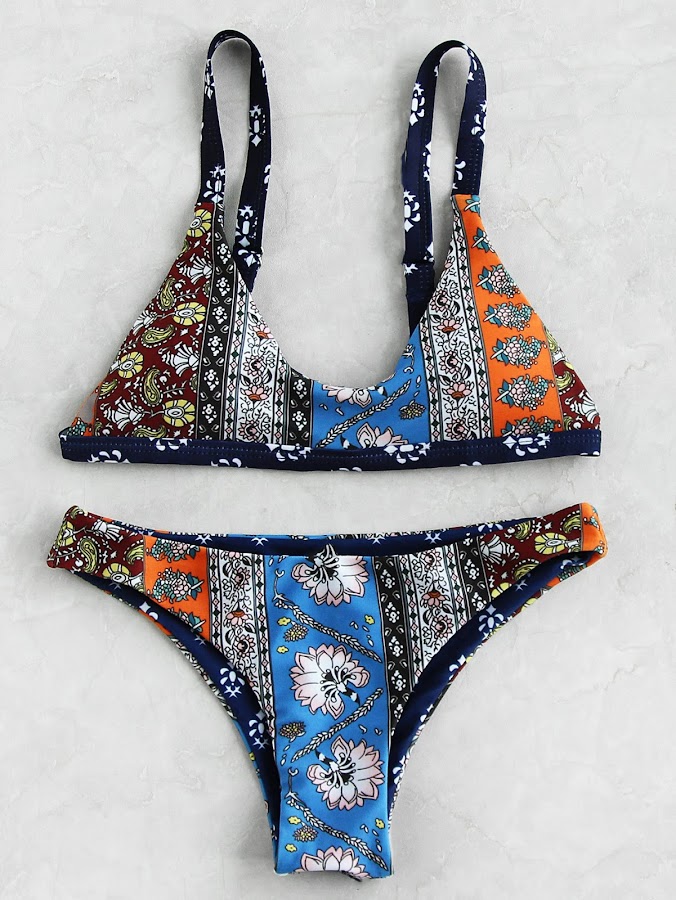 http://es.shein.com/Mixed-Print-Triangle-Bikini-Set-p-352813-cat-1866.html?aff_id=4665