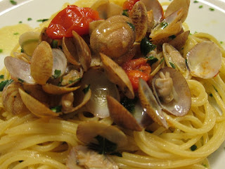Leon d'Oro Restaurant, Piazza Dante, Naples, spaghetti with clams