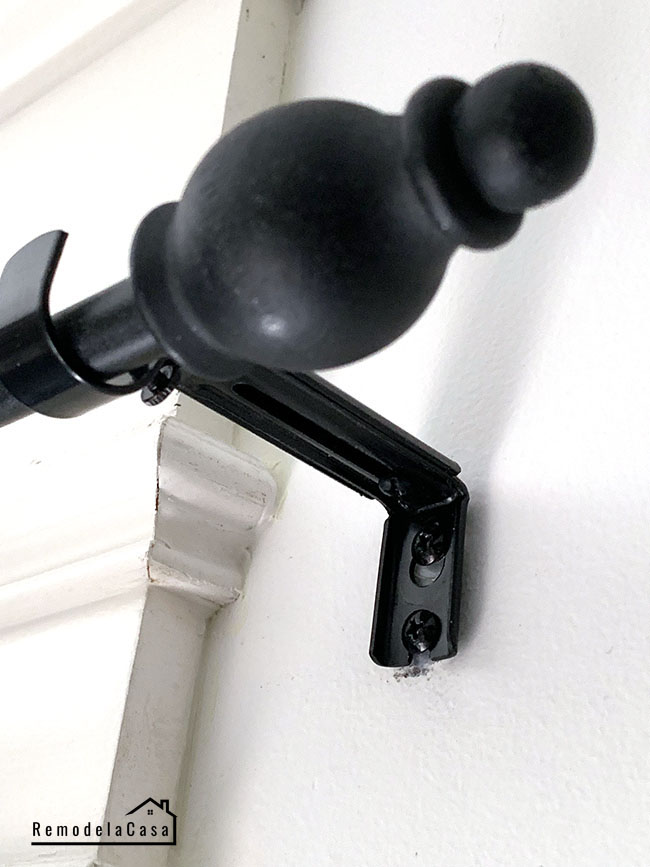 The Secret to Easily Install Curtain Rods Remodelando la Casa