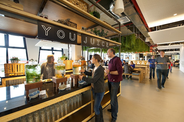 Ansicht der Kantine im Google-Entwicklungszentrum in München.