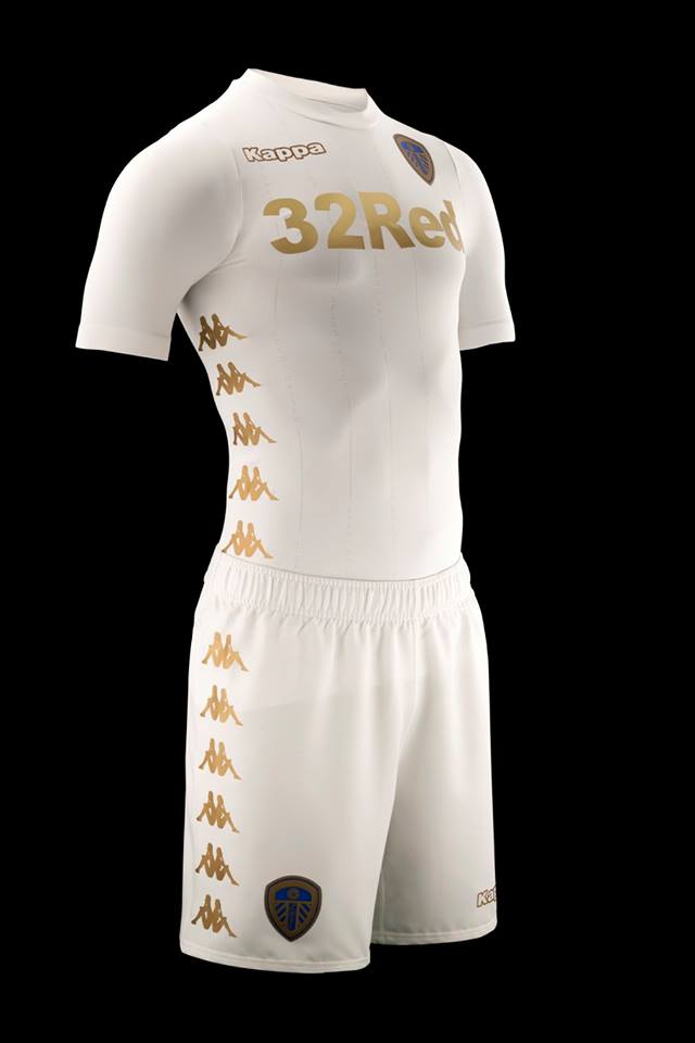 Leeds United Italia Presentate le nuove divise da gioco