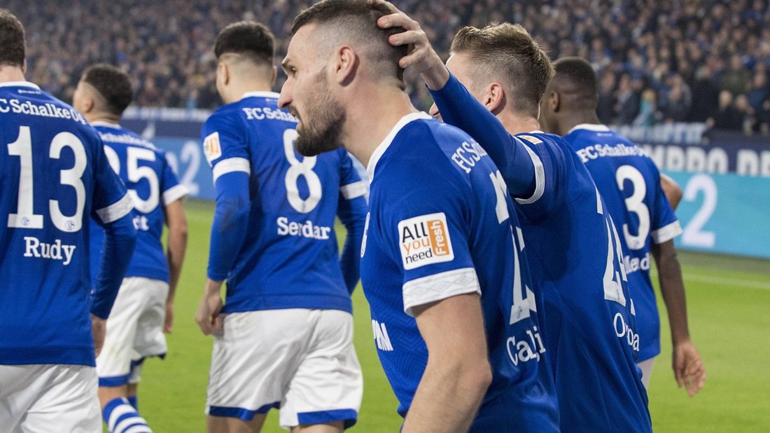 Not Happy With The Colors - Schalke 04 Sponsor Changes Sleeve Logo ...